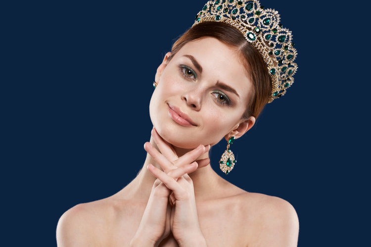 Collana e anello della collezione Elisabeth, gioielli eleganti con design raffinato e dettagli luminosi